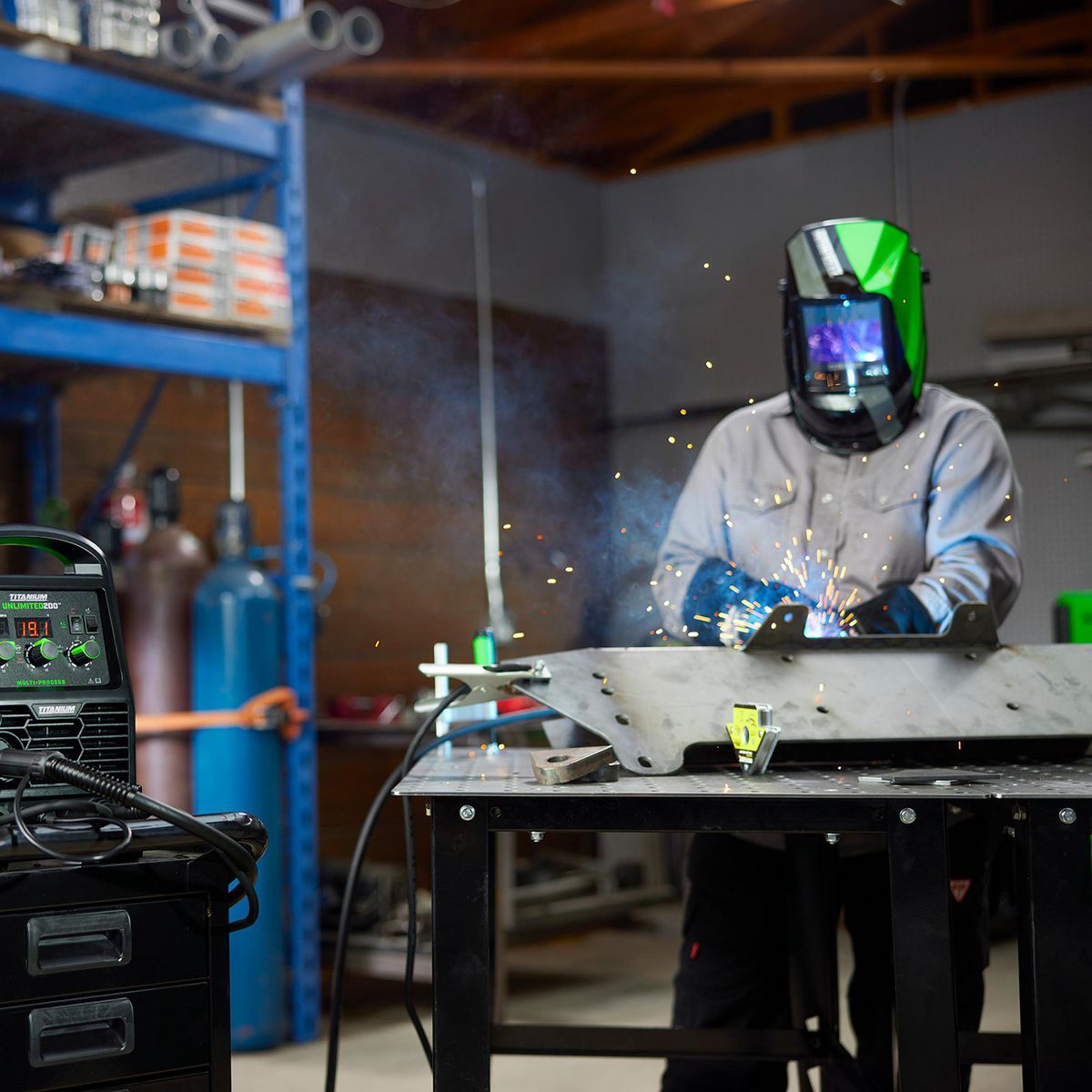 Auto-Darkening Welding Helmet O818342