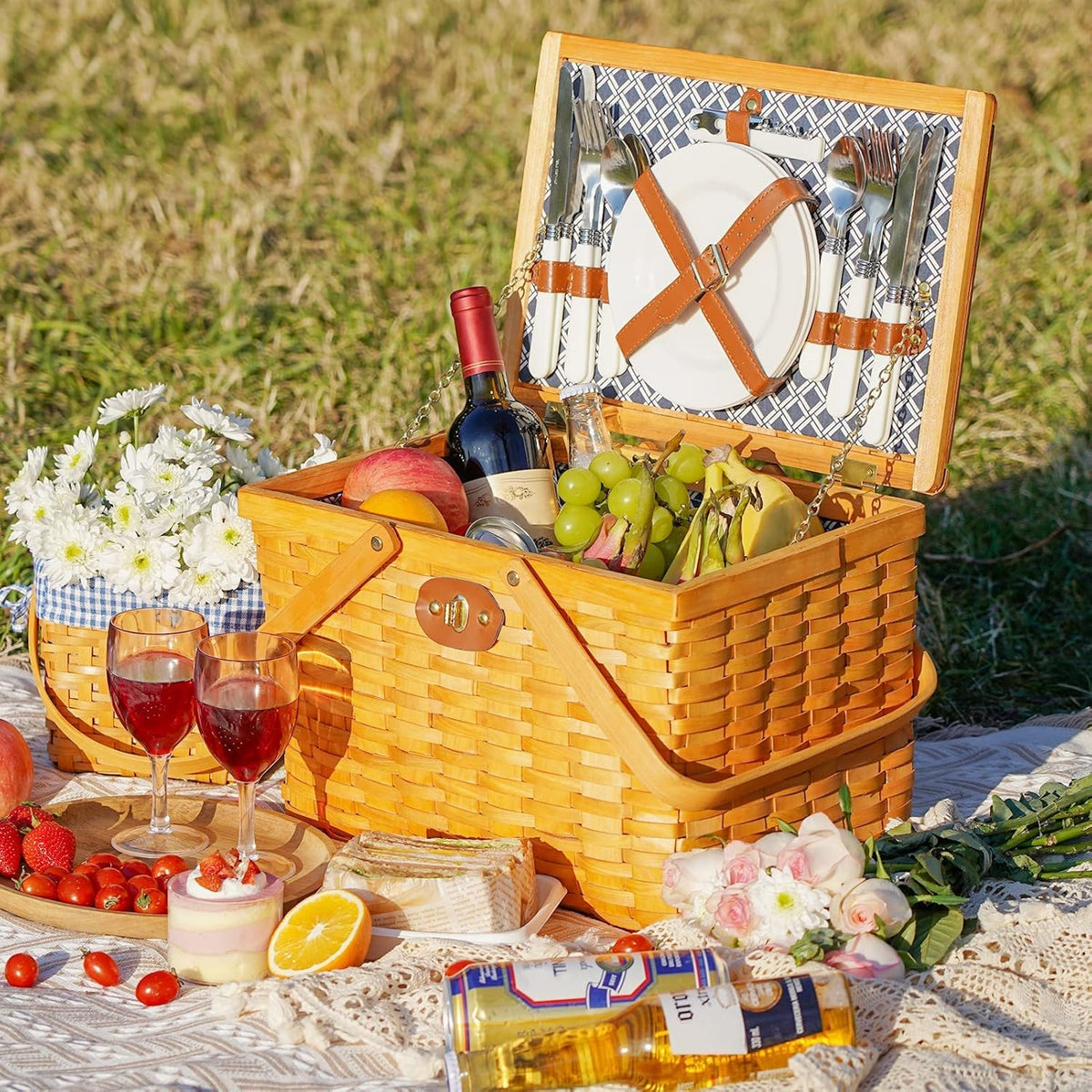 Picnic Basket Set for 4 Person Woodchip Basket with Handles N438894