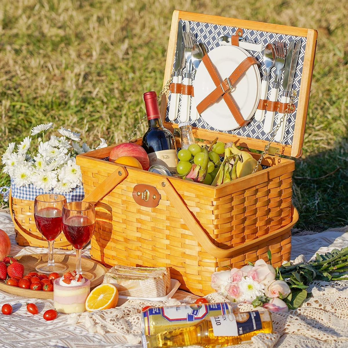 Picnic Basket Set for 4 Person Woodchip Basket with Handles N438894